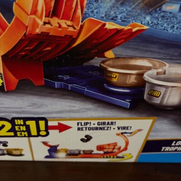 Hot Wheels Loop And Flip Trophy Challenge Playset - Picture 6 of 8